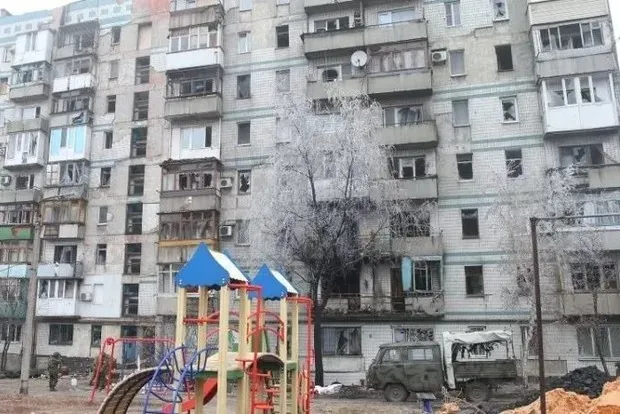 Пять домостроений и детская площадка на севере Горловки повреждены обстрелами со стороны армии Киева