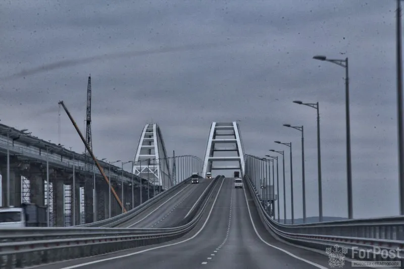 На Крымском мосту летом ограничат движение грузовиков