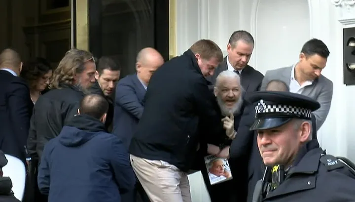 Лондонская полиция арестовала Джулиана Ассанжа