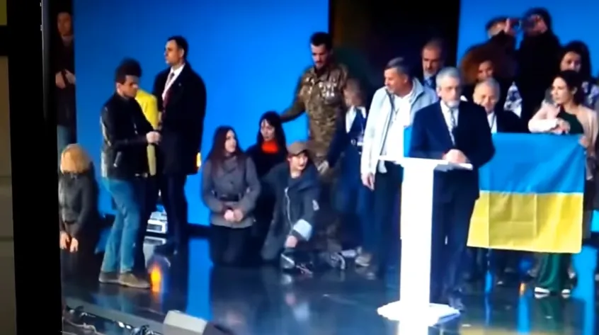 В Сети появилось видео со встающей с разбега на колени вице-спикером Рады