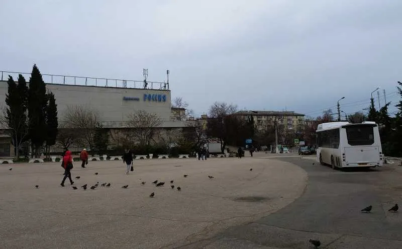 Власти Севастополя «укрепляют» площадь 50-летия СССР 