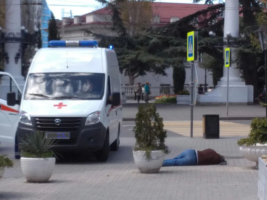 В центре Севастополя умер мужчина 