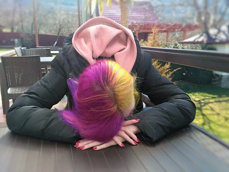 Фиолетовые волосы и серьга в носу: школьники Севастополя бунтуют против «уравниловки» дресс-кода