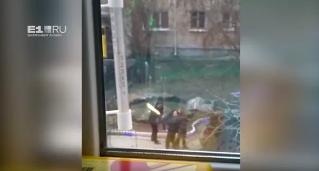 Депутат Госдумы на Урале устроил стрельбу во дворе жилого дома