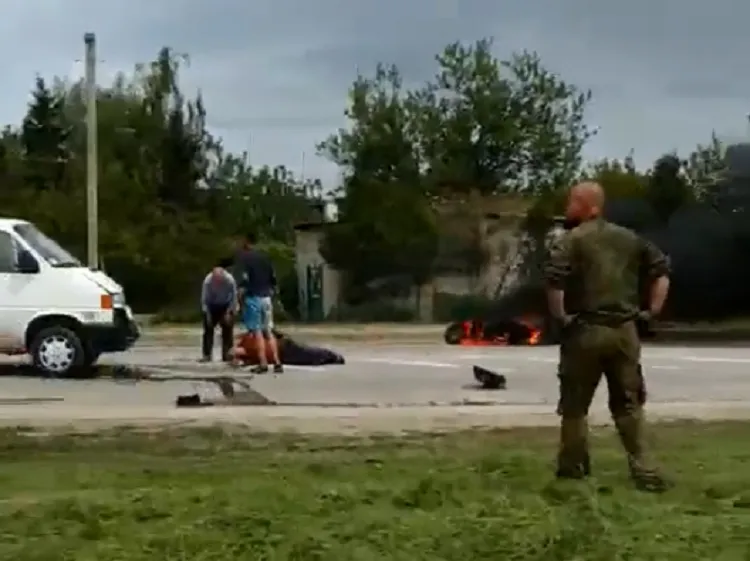 В Севастополе от столкновения с иномаркой скутер загорелся 