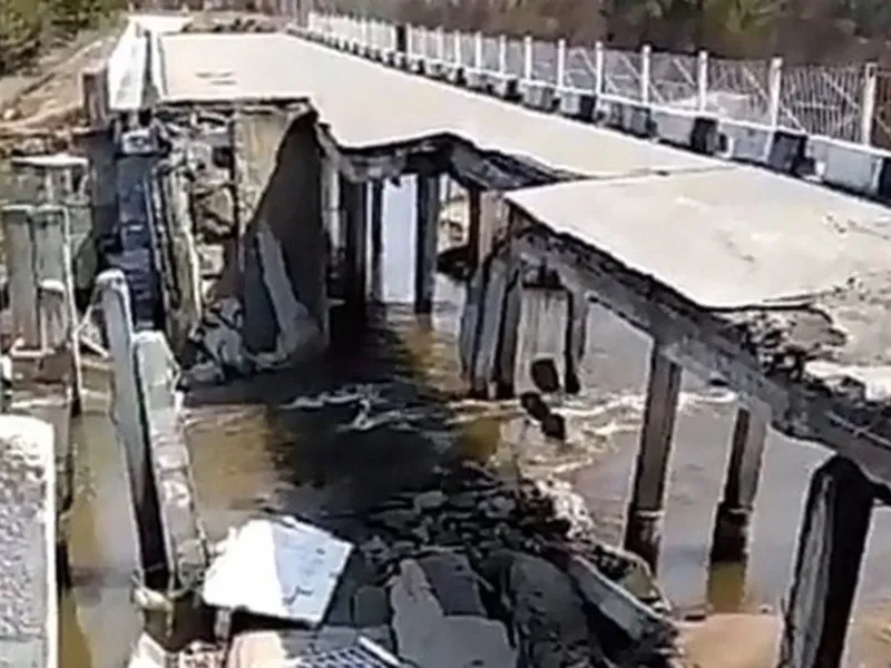 В Приамурье рухнул автомобильный мост