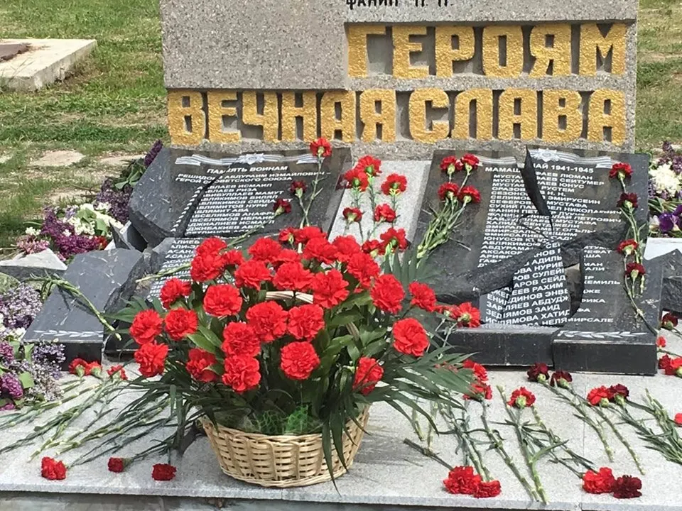 В ночь на 9 мая вандалы разрушили мемориал павшим советским воинам в Орловке