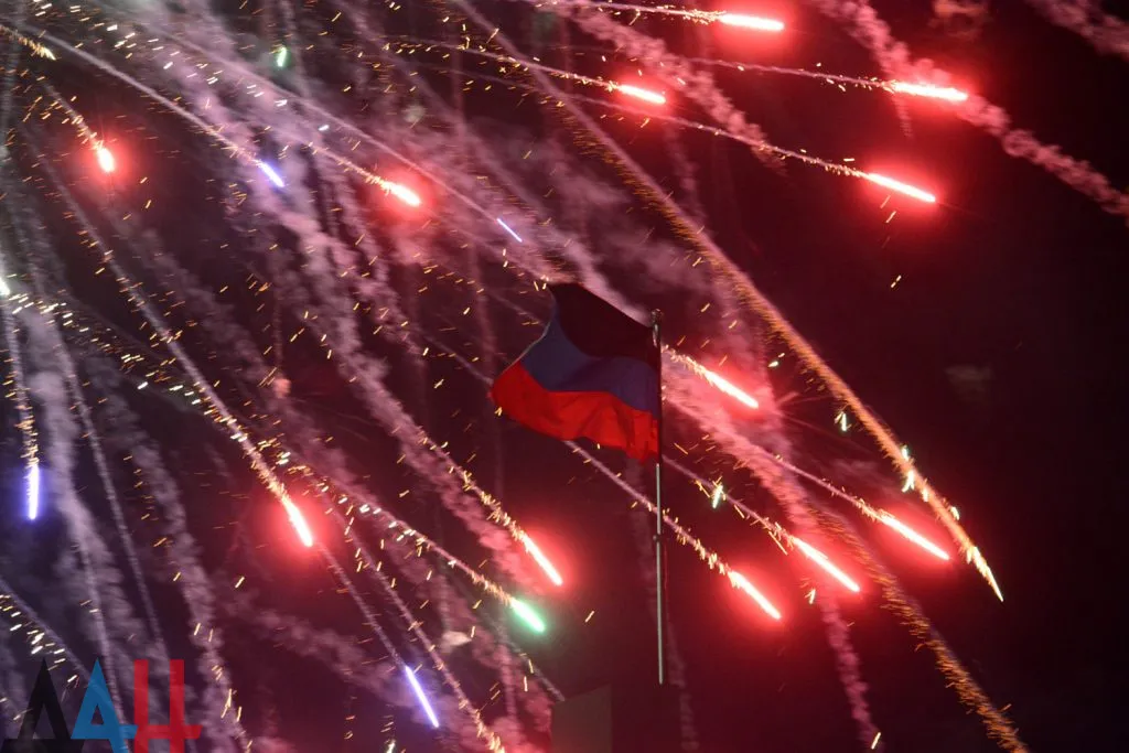 Делегации из 18 стран мира, в том числе из США, ФРГ и Бельгии, посетили ДНР в День Республики
