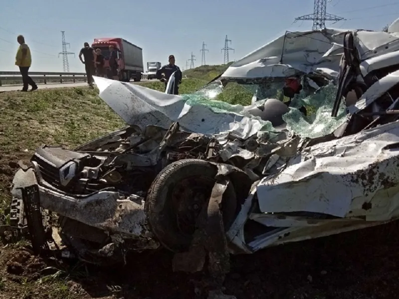 Четыре автомобиля в Крыму встретились в смертельном ДТП