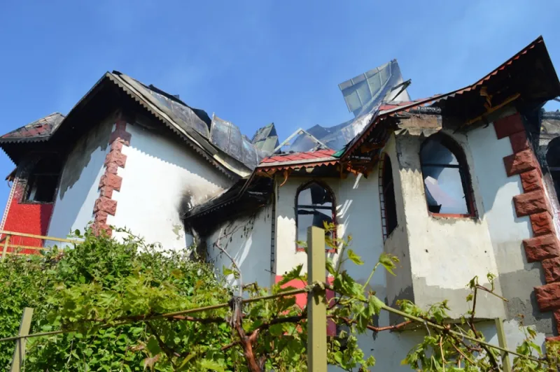 В Севастополе спасли хозяина сгоревшего дома 