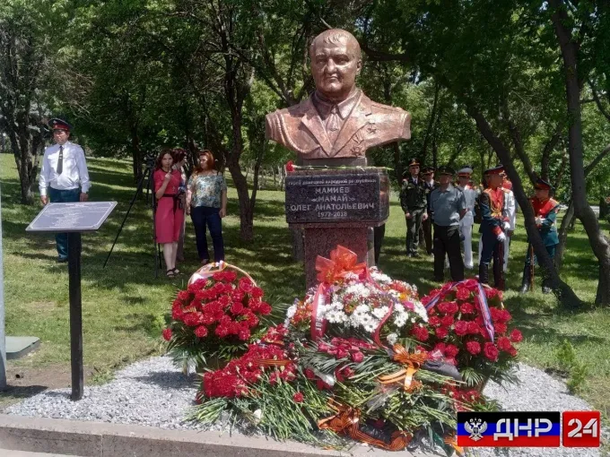 В Донецке открыт памятник командиру «Пятнашки» Олегу Мамиеву
