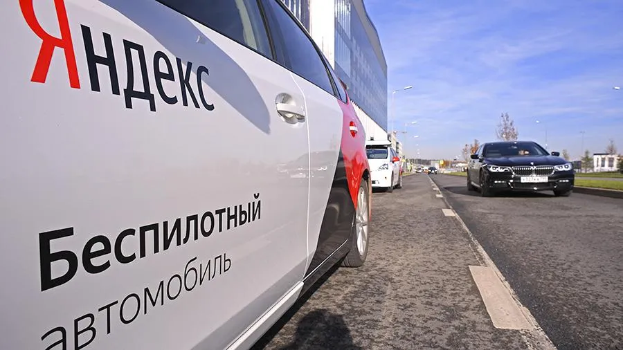 «Яндекс» в 2019 году выведет на дороги России 100 машин-беспилотников