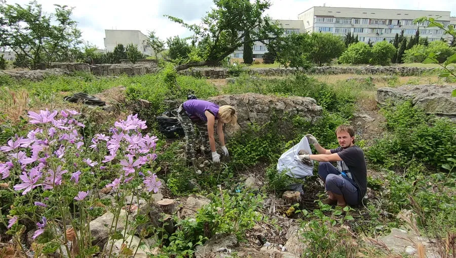 Древнюю усадьбу Херсонеса в Севастополе освободили от мусорной свалки