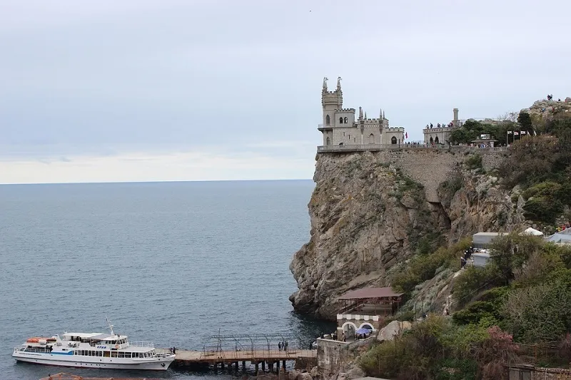 На морские прогулки в Крыму нужно брать документы