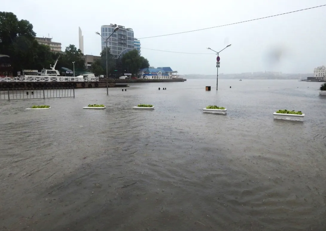 «Почините Севастополь!» — о последствиях «обычного дождя» в городе 