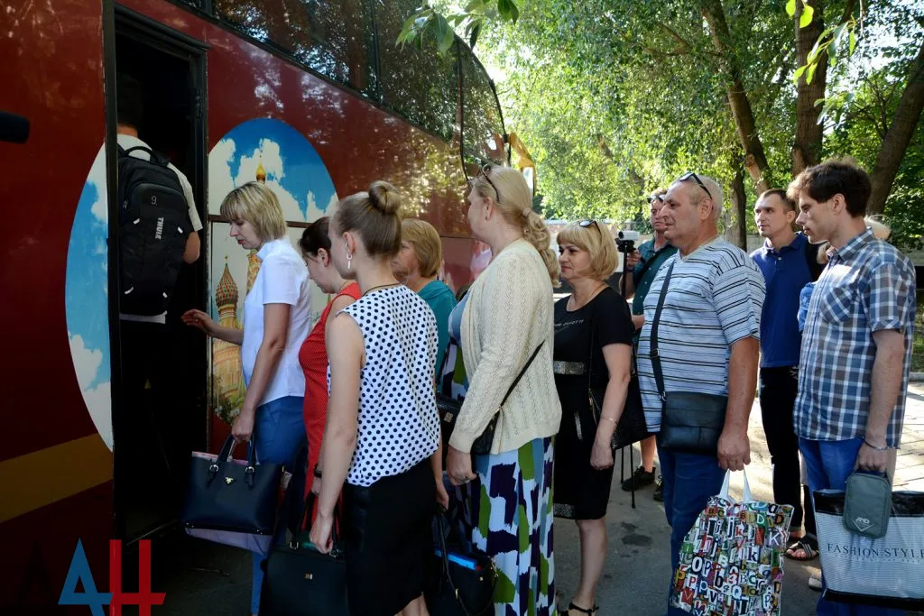 Первая группа жителей ДНР выехала в Ростовскую область для получения российских паспортов