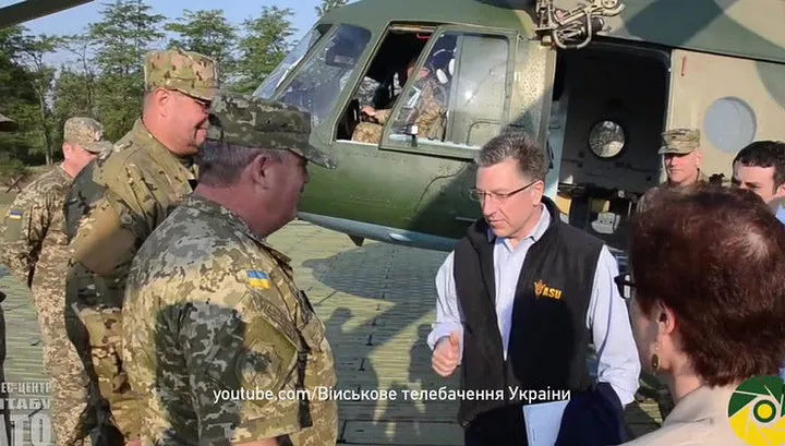 Курт Волкер: Украине пора начать покупать оружие и военную технику у США