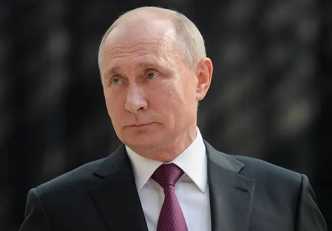 Путин заявил, что Россия не планирует спускать флаг над Южными Курилами 