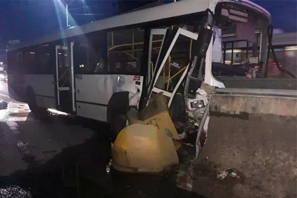 Число пострадавших в ДТП с автобусом в Сочи возросло до девяти человек