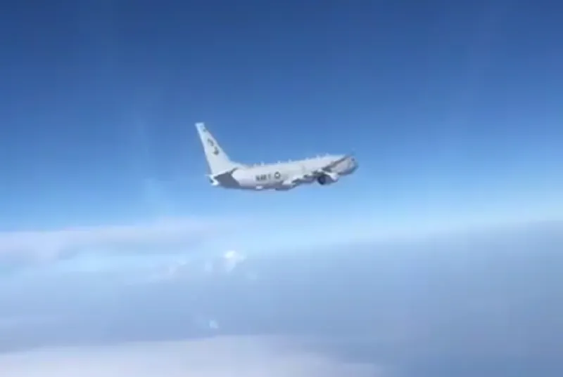 Видео перехвата российским СУ-27 самолета ВМС США возле Крыма появилось в сети