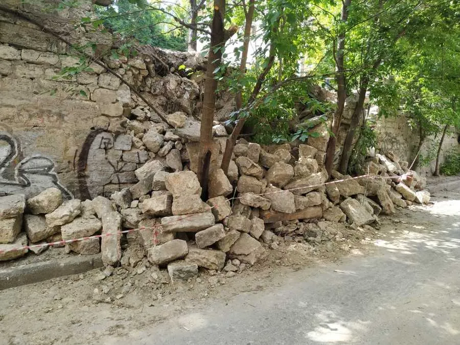 В правительстве Севастополя открестились от рухнувших подпорных стен
