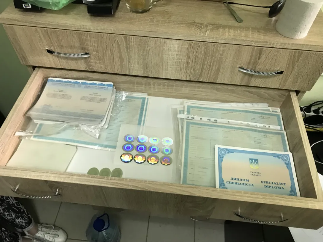 ФСБ в Севастополе поймала серийного изготовителя фальшивок