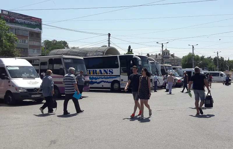 Билет на войну: Аксенов хочет забирать автобусы у перевозчиков-нелегалов в Крыму 