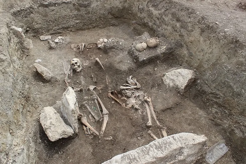 В Крыму обнаружили уникальный склеп с останками воинов
