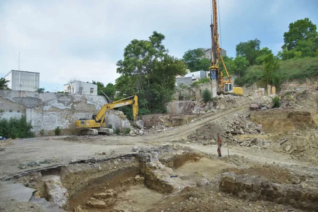 При застройке мыса Хрустального в Севастополе нашли еще одну мину 