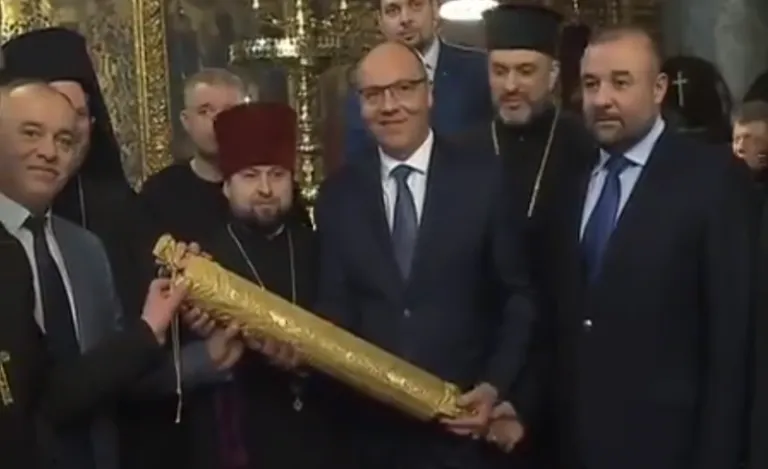 Заблудшую и отчаявшуюся паству «томосеков» забреют в греко-католики