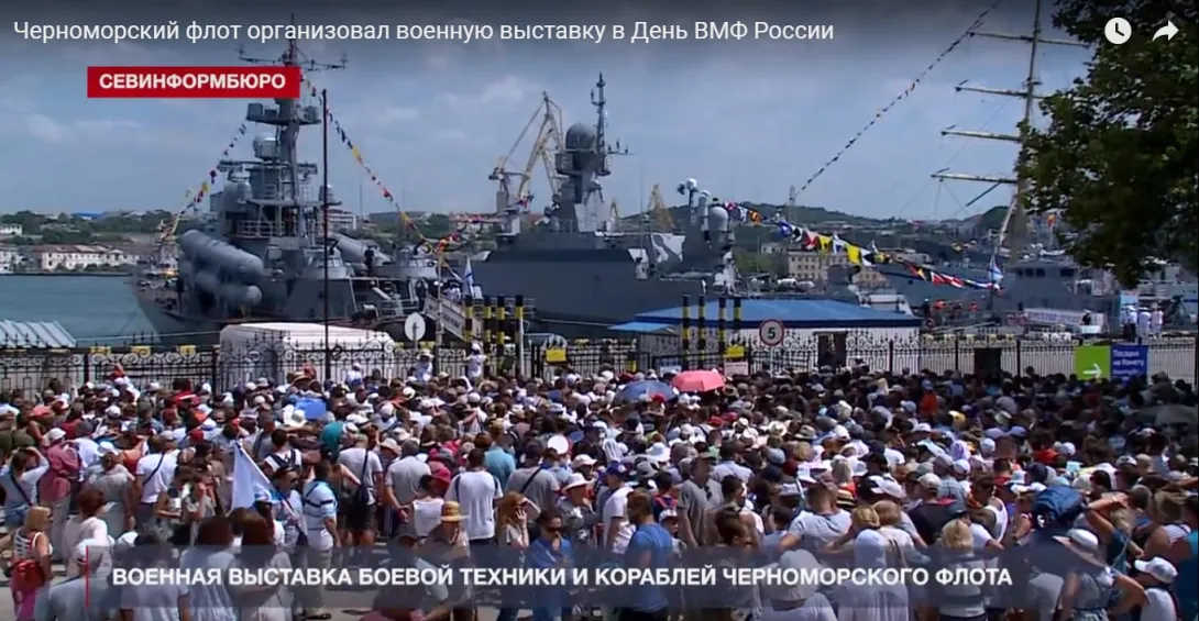 Гости Севастополя устроили давку и драку в очереди к кораблям ЧФ 