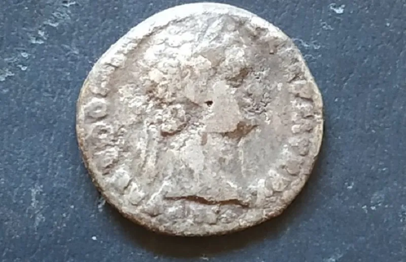 Бесценная римская монета найдена археологами в Крыму