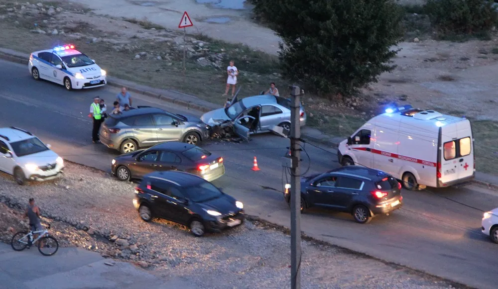 Ребенок пострадал при столкновении иномарок в Севастополе