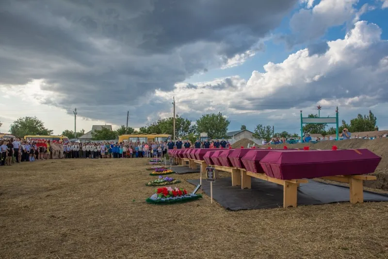 После 3 лет волокиты в Крыму захоронили останки советских воинов 