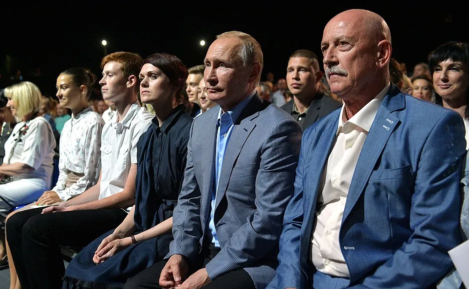 Посмотрел спектакль и узнал о комплексе на мысе Хрустальном — что делал Путин в Севастополе