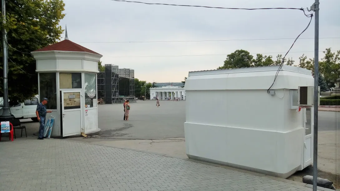 Что скрывается в новой будке на площади Нахимова в Севастополе 