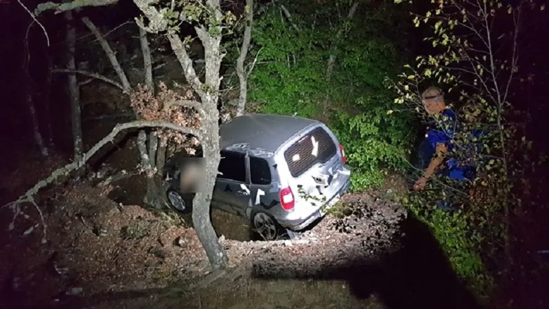 Из-за падения автомобиля в ущелье в Крыму погиб мужчина