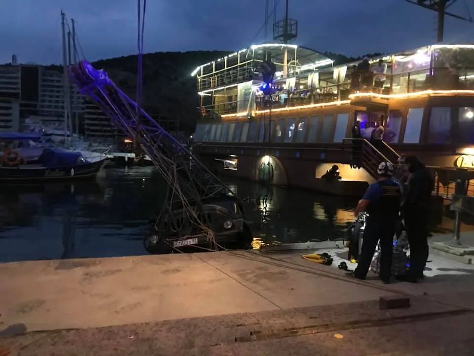 После падения грузовика в море у берегов Севастополя есть последствия 