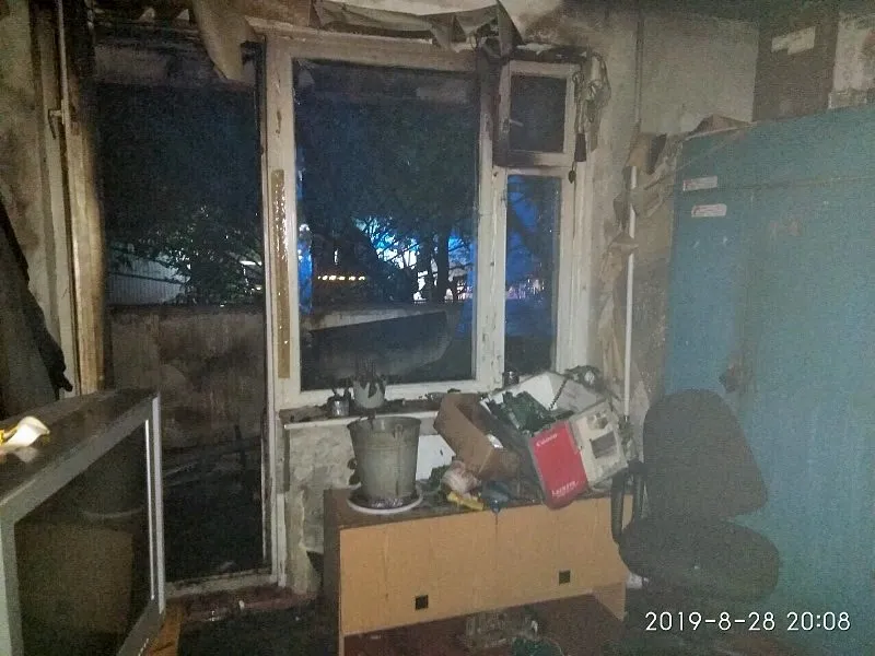 На пожар в 9-этажке севастопольские пожарные добирались с препятствиями 