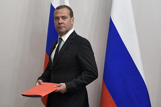 Медведев приказал отменить советские законы