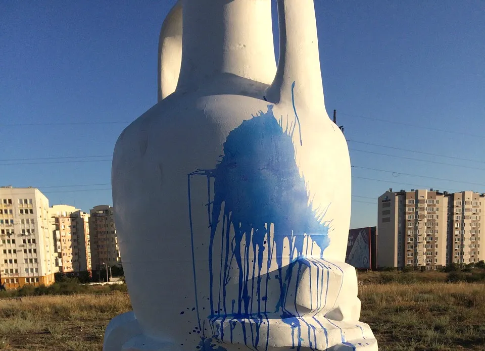 Кто облил краской скульптуры в будущем парке Севастополя? 