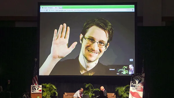 Сноуден посоветовал чиновникам не использовать WhatsApp и Telegram