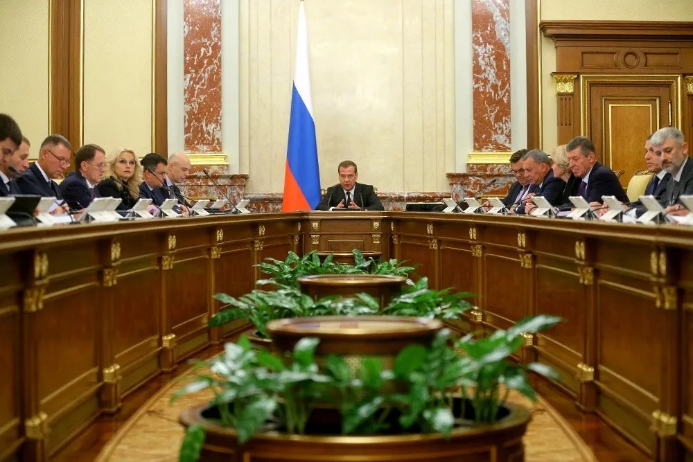 Медведев назвал размер МРОТ на 2020 год 