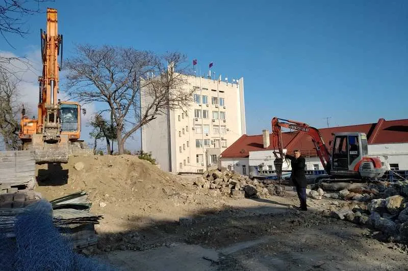 В Севастополе возобновили реконструкцию Матросского бульвара 