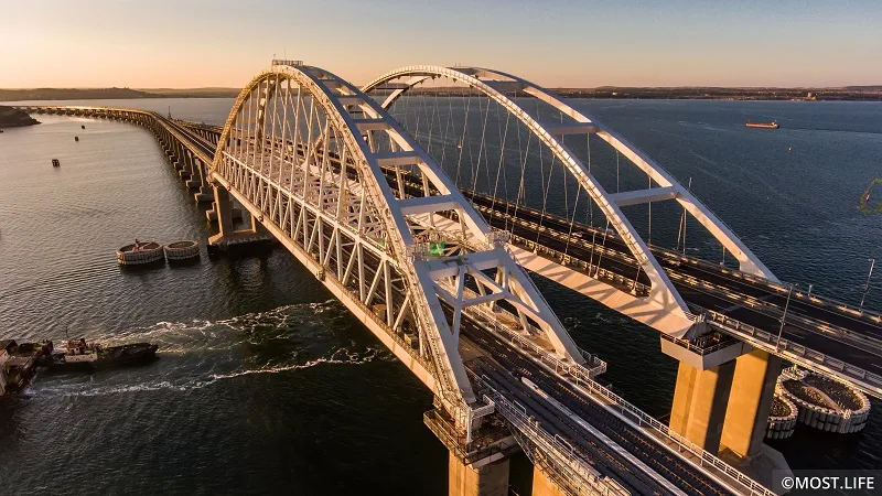 Возле Крымского моста обнаружили несколько авиабомб