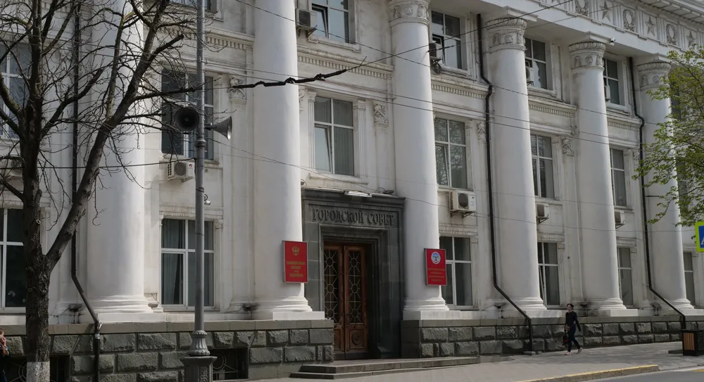 Правительство Севастополя вернет депутатам отобранные Овсянниковым помещения