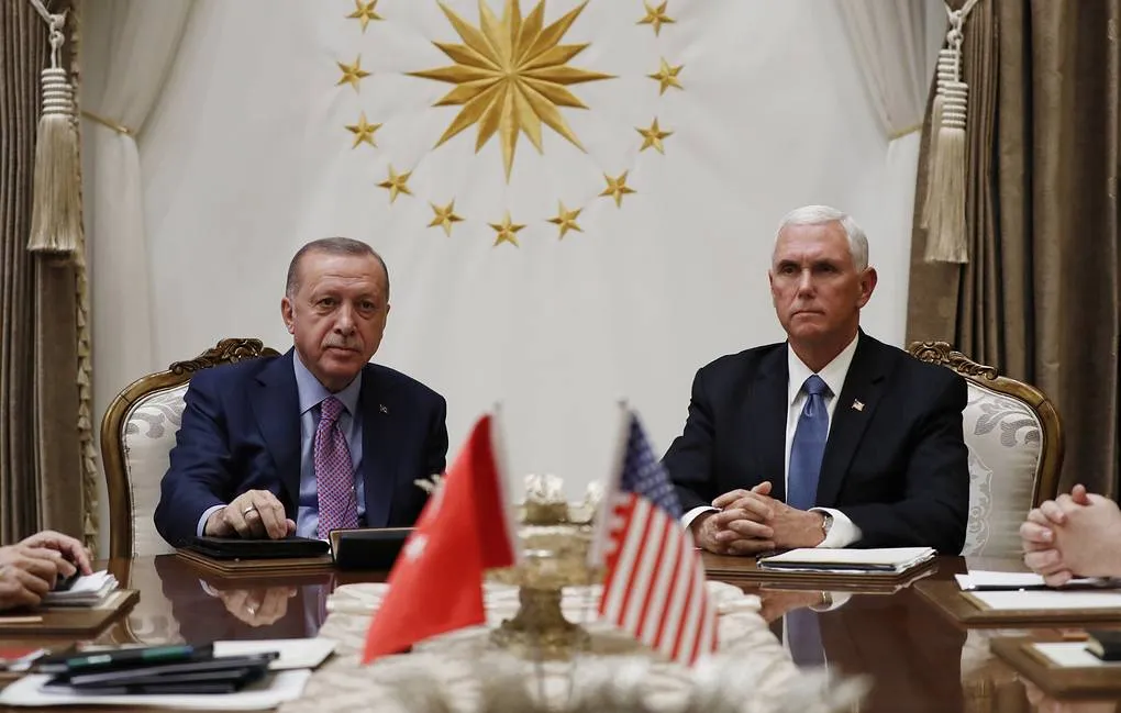 США и Турция достигли соглашения о приостановке операции "Источник мира" на севере Сирии