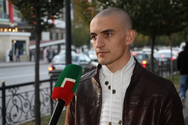 Ударивший журналиста в Крыму чеченец извинился перед народом Чечни