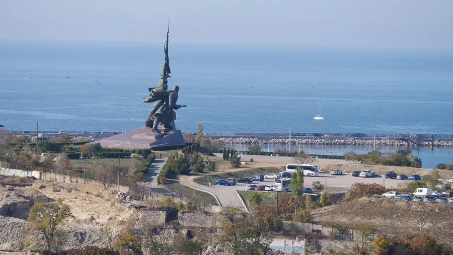 Парковку у памятника Солдату и Матросу в Севастополе закроют навсегда