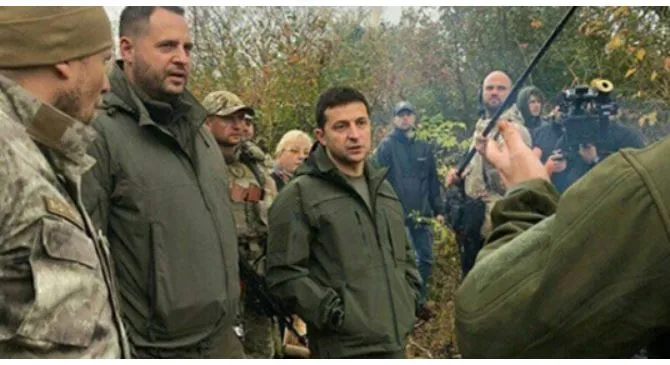 «Я не лох!»: Зеленский облажался перед боевиками «Азова»